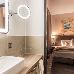 Kleine Kamer met een King Size Bed